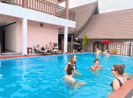 Vangvieng Sisavang Mountain View Hotel，位于万荣的酒店