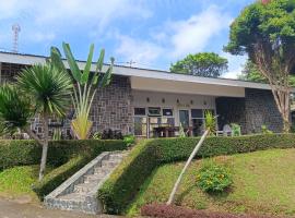 Surga Family House，位于Brujul的酒店