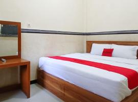 RedDoorz at Dien Homestay Syariah Alun-alun Pasuruan，位于Krampijangan的酒店