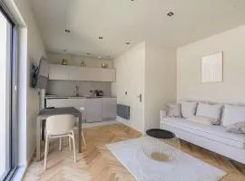 Petit studio compact et moderne, Écully