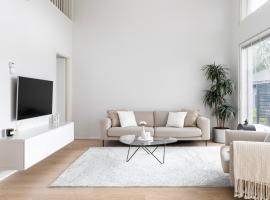 Luxury loft-house with sauna & jacuzzi，位于埃斯波的酒店