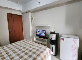 Homy Studio Apartment at Depok by Miapato，位于Kemirimuka Dua的酒店