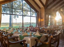 甜水塞雷纳营地山林小屋，位于纳纽基的酒店