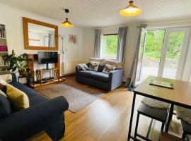 Stylish Garden Flat Near Loch Ness，位于德拉姆纳德罗希特的酒店