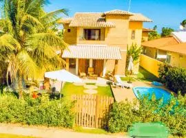 Linda casa de praia com piscina e 5 suítes - Ideal para famílias - Hibiscus - Condomínio beira mar