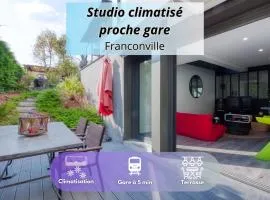 Studio de 40m2 avec terrasse privée, gare à 5 min