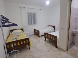 Guest House Bujtina ISMET GJELI，位于卡瓦亚的酒店