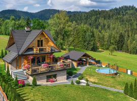 Domek w górach DeLuxe sauna,jacuzzi,basen,hot tub-Nowy Targ blisko Białka ,Zakopane，位于新塔尔格的酒店