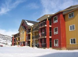 Beautiful Resort in Steamboat Springs 2BD at World Class Skiing and famed Champagne Powder，位于斯廷博特斯普林斯的酒店