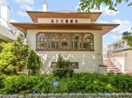 1 Block to Beach - 8BR 5BA Modern Historic Home