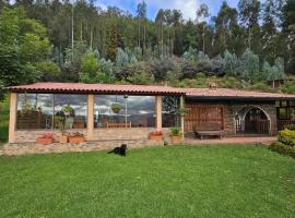 Acogedora Cabaña en Sogamoso, Boyaca，位于索加莫索的酒店