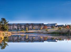 Club Wyndham Glacier Canyon，位于Lake Delton的酒店