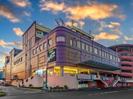 Grand Whiz Megamas Manado，位于美娜多万鸦老机场 - MDC附近的酒店