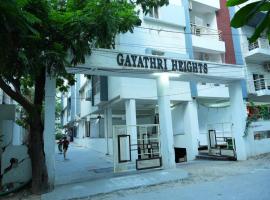 GAYATHRI HEIGHTS SERVICED APARTMENTS & APARTMENT HOTEL In HYDERABAD，位于海得拉巴的民宿