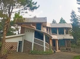 Urbanview Resort Syariah Batu Hijau Cilember Puncak，位于希萨鲁阿的酒店