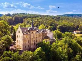 Hotel & Restaurant Schloss Weißenburg，位于Uhlstädt的别墅