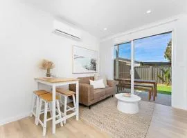 Coastal retreat near shops & beach