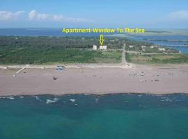 Window to the Sea In Maltakva Poti，位于波季的海滩酒店