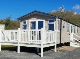 Nadia's Lodge Smart TV & Wi-Fi