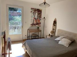 Chambre dans villa cosy avec terrasse，位于米洛的酒店