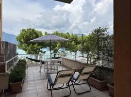 Lake Apartment by GardaDoma