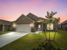 Newly Built 3BR Getaway in Edmond home