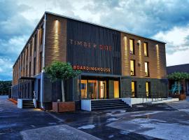 Timber One Boardinghouse Dorfen，位于多尔芬的酒店