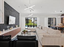 10 Bedrooms-9 Bathrooms- Paradiso Grande 6170 Hs，位于奥兰多的酒店