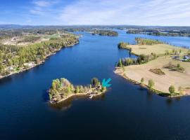 Unique cabin on private island 35 min from Oslo，位于Svenneby的酒店