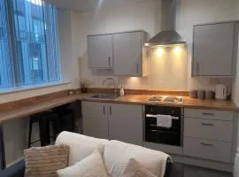 Double Bed Cosy Apartment, Near Train Station