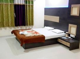 POP Hotel Darshan & Guest House，位于舍地的酒店