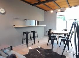 Departamento 1 dormitorio - Plottier，位于普洛缇尔的酒店