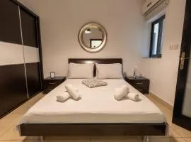 Spacious Ensuite Bedroom - Gzira