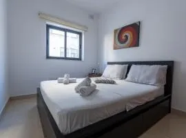 Brightest Room, Shared Bathroom Gzira