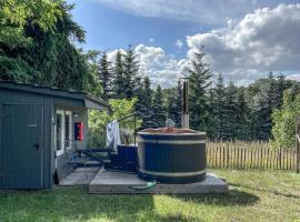 traumHaff - Sea Hideaway Ostsee Region - privates NORDICSPA, Kamin, Kunst, Hund 300m zum Strand，位于Rieth的酒店