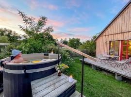 traumHaff Lotsen Romantik-Ostsee mit Kamin, privates NORDICSPA und Boot，位于Rieth的酒店