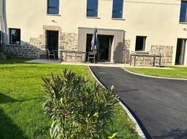 Entre St Malo et Rennes, grande maison 12 couchages Chez Yvonne，位于Irodouër的酒店
