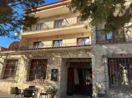 Hotel Restaurante Rio Cuervo，位于Vega del Codorno的酒店