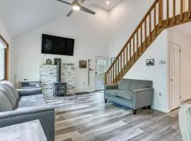 Screened Porch & Deck: Pet-Friendly Poconos Escape