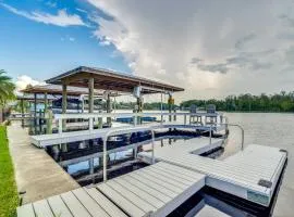 Riverfront Homosassa Retreat with Kayak and Boat Dock!