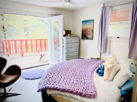 Catskill Cabin, Cool Apartment, 2nd Floor，位于Shandaken的酒店