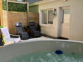 Sèid Bò - Sleeps 6 - NEW Private 6 Person HotTub Available，位于Burnfoot的公寓