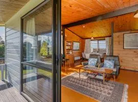 Retro Revival - Pauanui Holiday Home