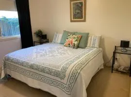 HOME STAY Private Home with King Bed -- Private Bathroom