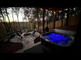 Mountain View, hot tub, fire pit, game room，位于布莱尔斯维尔的酒店