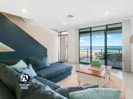 Three Level Esplanade Magic with Stunning Views