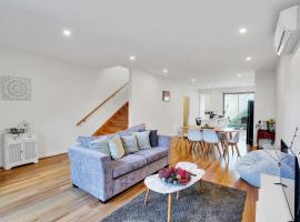 Cozy Townhouse in Werribee centre，位于威勒比的酒店