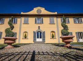Luxury Villa Tolomei Gucci with spa，位于San Jacopo al Girone的酒店