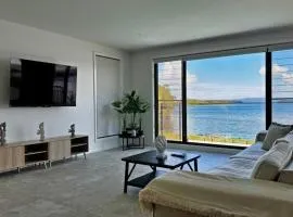 Tranquillity on the Lake, Absolute Lakefront With Pool