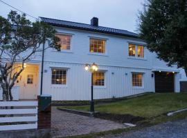 Luxury Home in the Heart of Reine, Lofoten，位于雷讷的酒店